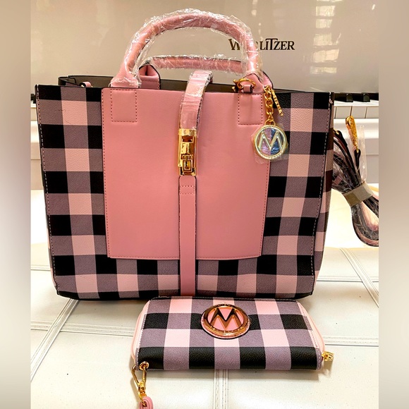 Pink tote bag and wristlet MKF mia collection 2 pc.